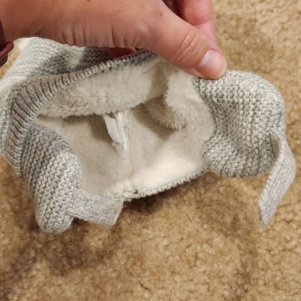 Baby GAP Gray and White Sherpa Lined Bear Beanie, size 0-3 months